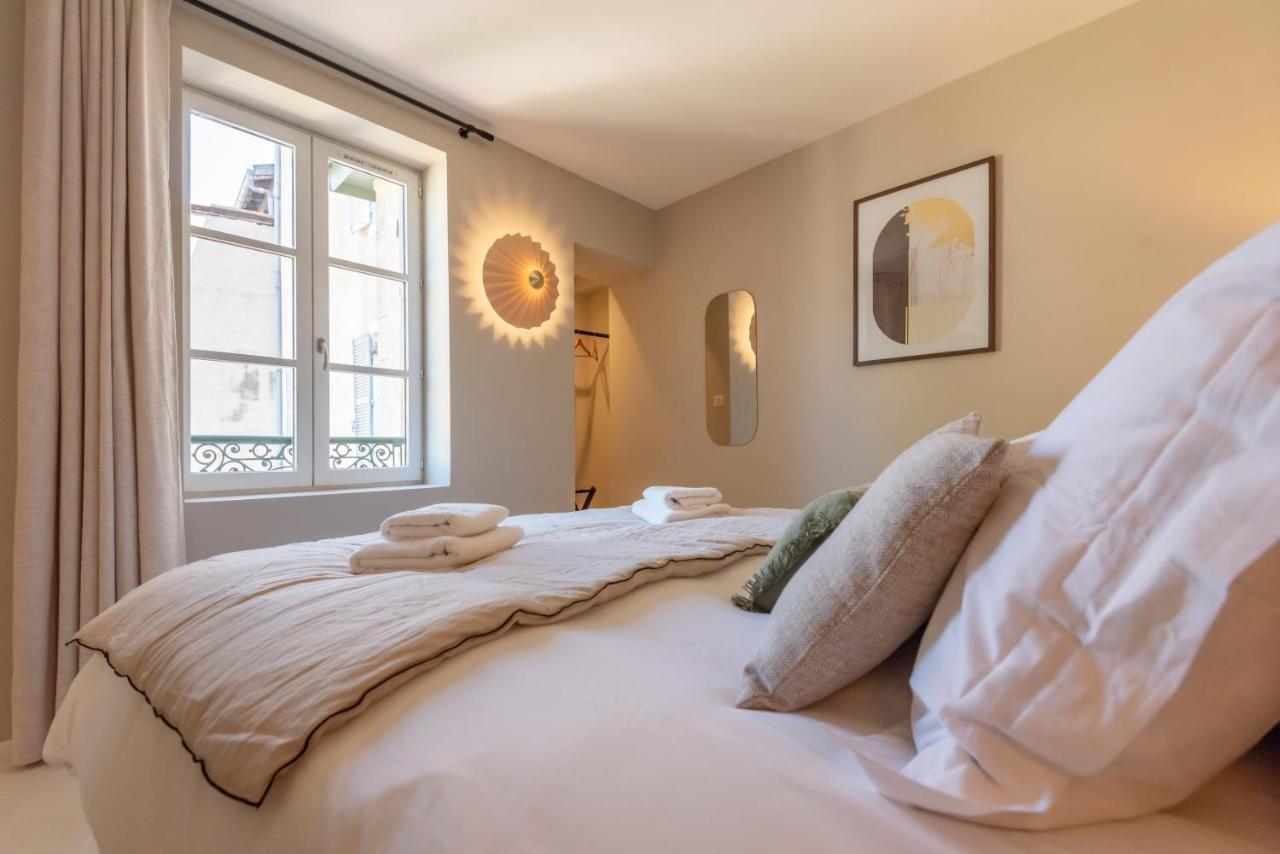 Le Cosy Chic . Proche Gare . Centre-Ville Macon . Neuf . Climatisation . Design . Wifi . Buitenkant foto